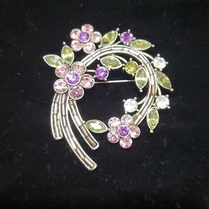 🌸Purple flower statement pin/charm🌸